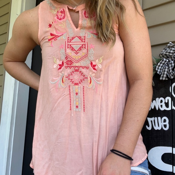 Lightweight floral button tank - Picture 1 of 1